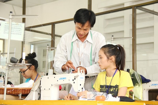 Kỹ Thuật May Là Gì? Các Bước Cơ Bản trong Kỹ Thuật May