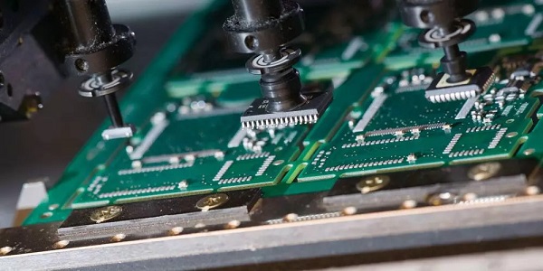 SMT Là Gì? Khám Phá Công Nghệ SMT Trong Sản Xuất Điện Tử